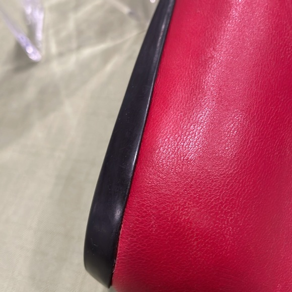 Bruno Magli red flats. Rubber soles and weaved patent bow accent. Nice Sz 37. - Picture 11 of 14